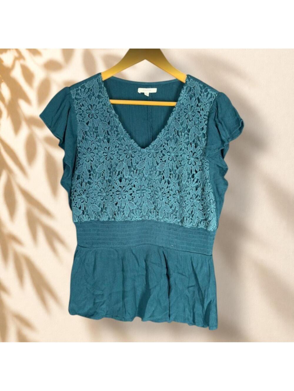 Maurices Blouse Women M Medium Blue Floral Crochet V-Neck Short Sleeve Cotton